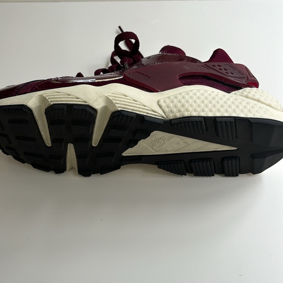 Nike Air Huarache Dark Beetroot - Limited Edition - Picture 4 of 5